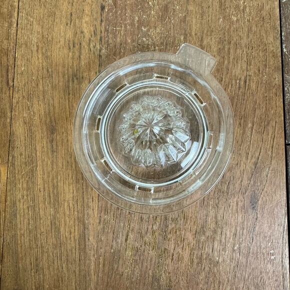 Vintage clear glass fruit juicer reamer farmhouse minimal kitchen tool‎ decor - Picture 2 of 8